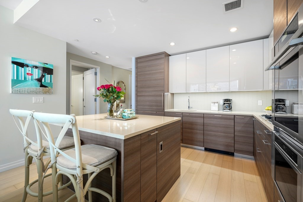 1 Franklin Street, Boston, Massachusetts 02110, 2 Bedrooms Bedrooms, 5 Rooms Rooms,2 BathroomsBathrooms,Condominium/co-op,For Sale,Franklin Street,72962032