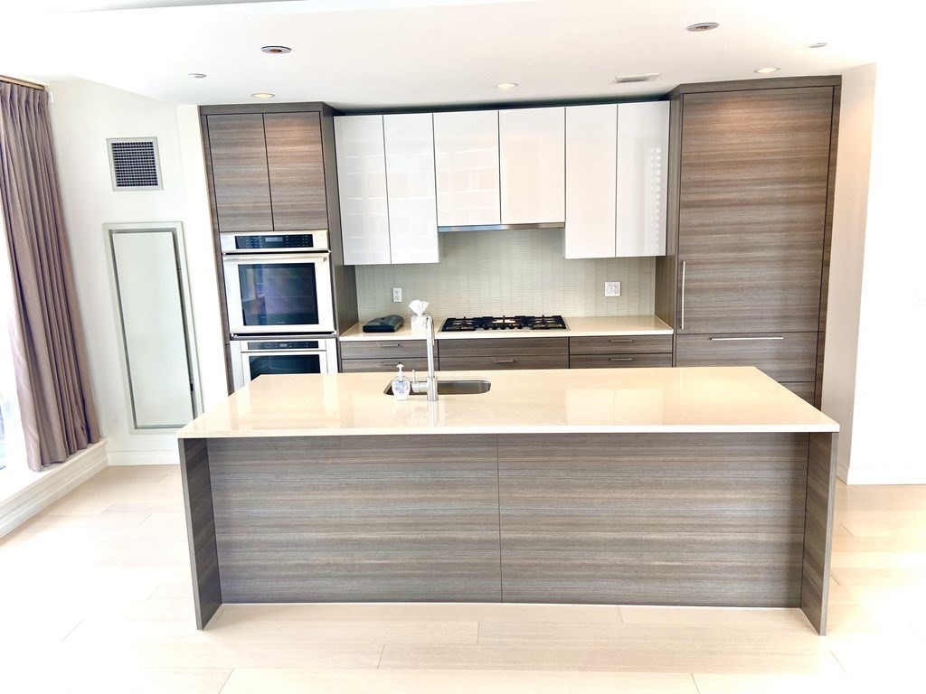 1 Franklin Street, Boston, Massachusetts 02110, 2 Bedrooms Bedrooms, 4 Rooms Rooms,2 BathroomsBathrooms,Residential Rental,For Lease,Franklin Street,73020324