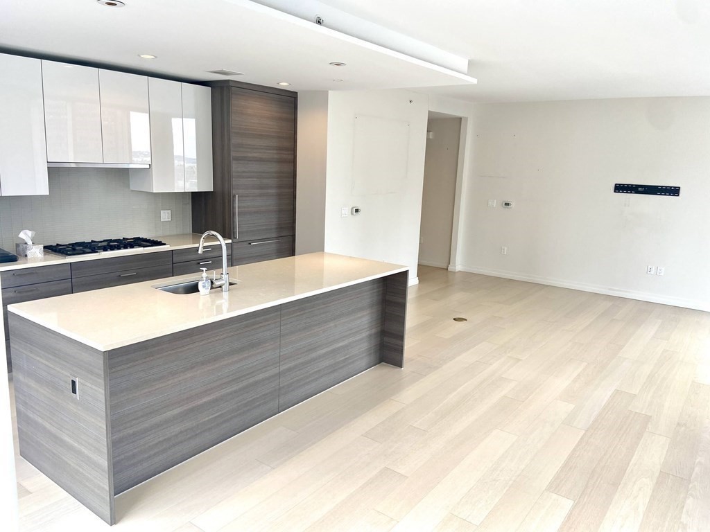 1 Franklin Street, Boston, Massachusetts 02110, 2 Bedrooms Bedrooms, 4 Rooms Rooms,2 BathroomsBathrooms,Residential Rental,For Lease,Franklin Street,73020324