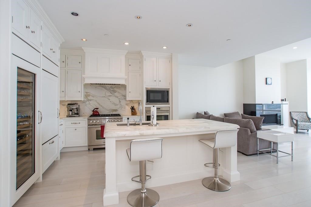1 Franklin St, Boston, Massachusetts 02110, 2 Bedrooms Bedrooms, 5 Rooms Rooms,2 BathroomsBathrooms,Residential Rental,For Lease,Franklin St,73021225