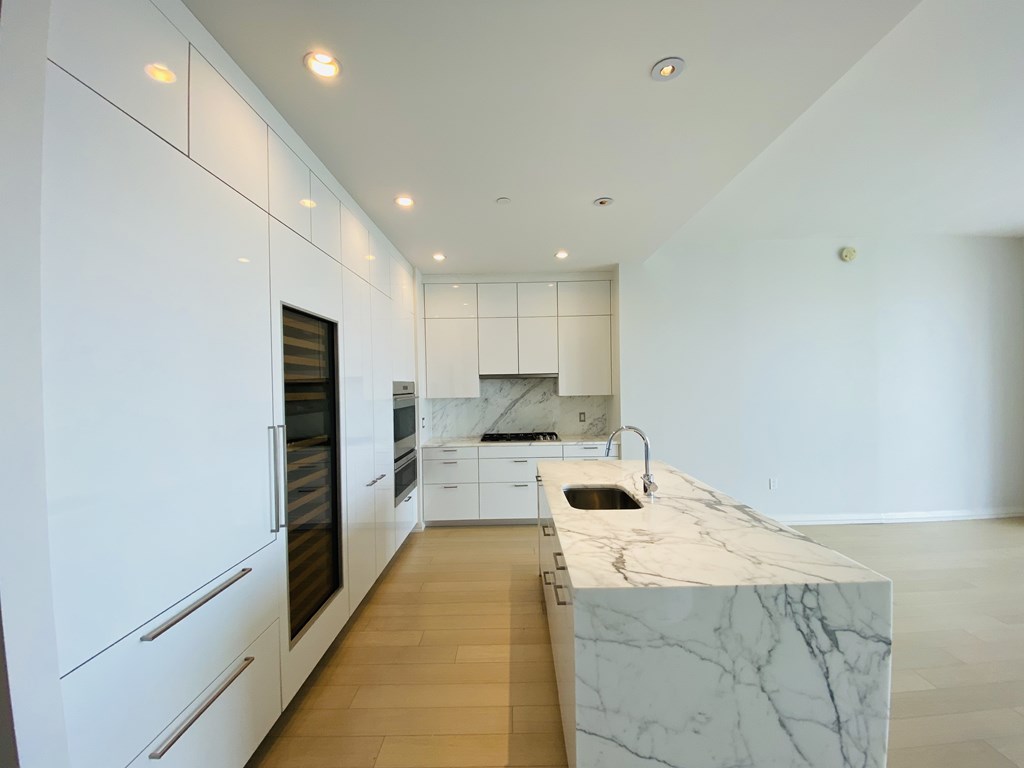 1 Franklin St, Boston, Massachusetts 02110, 3 Bedrooms Bedrooms, 5 Rooms Rooms,3 BathroomsBathrooms,Residential Rental,For Lease,Franklin St,73031954