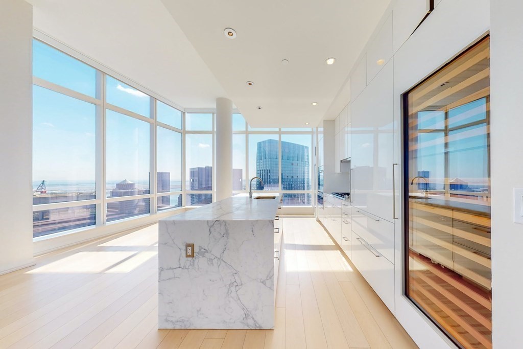 1 Franklin St, Boston, Massachusetts 02110, 3 Bedrooms Bedrooms, 5 Rooms Rooms,3 BathroomsBathrooms,Residential Rental,For Lease,Franklin St,73032673