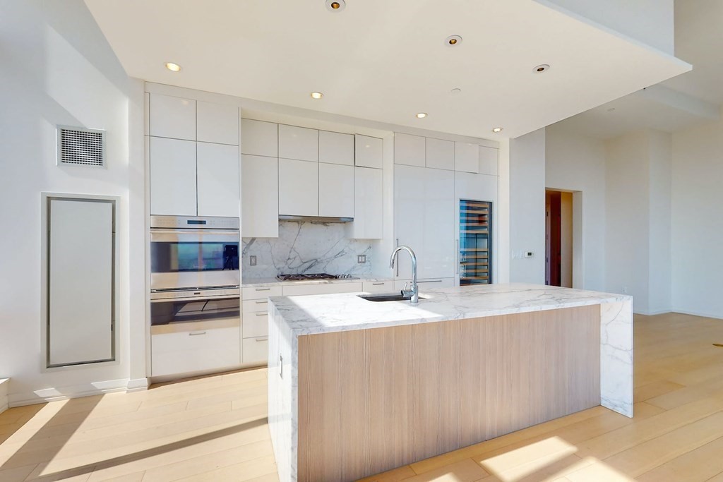 1 Franklin St, Boston, Massachusetts 02110, 3 Bedrooms Bedrooms, 5 Rooms Rooms,3 BathroomsBathrooms,Residential Rental,For Lease,Franklin St,73032673