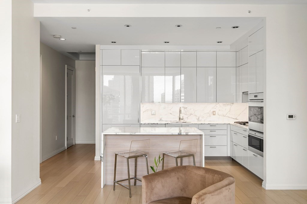 1 Franklin Street, Boston, Massachusetts 02110, 2 Bedrooms Bedrooms, 5 Rooms Rooms,2 BathroomsBathrooms,Condominium/co-op,For Sale,Franklin Street,73043719