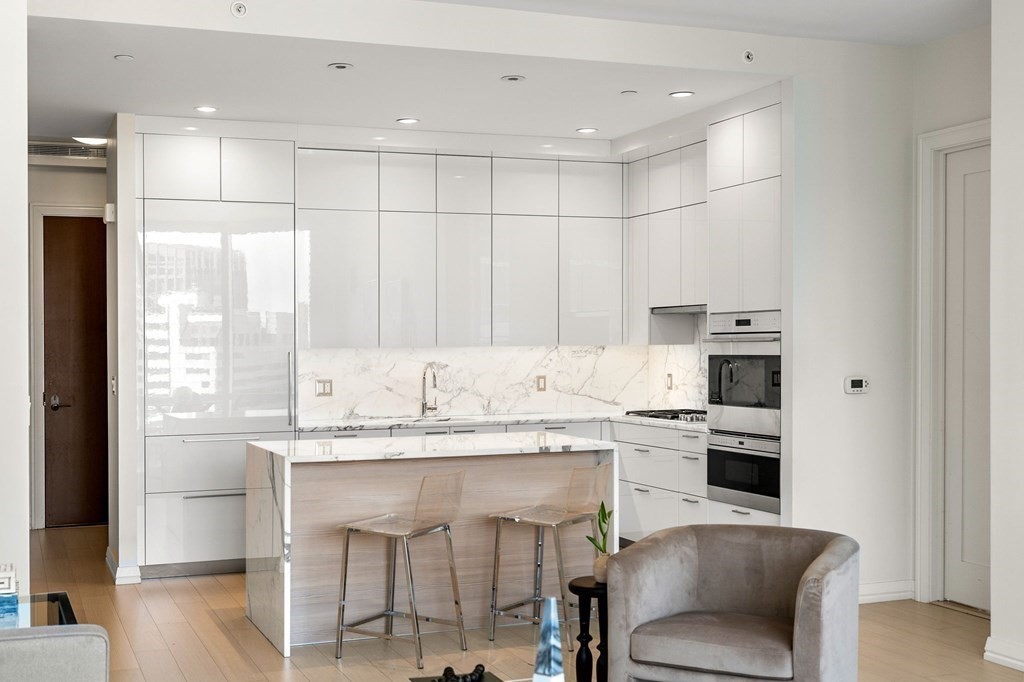 1 Franklin Street, Boston, Massachusetts 02110, 2 Bedrooms Bedrooms, 5 Rooms Rooms,2 BathroomsBathrooms,Condominium/co-op,For Sale,Franklin Street,73043719
