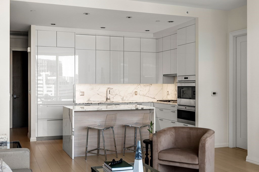1 Franklin Street, Boston, Massachusetts 02110, 2 Bedrooms Bedrooms, 5 Rooms Rooms,2 BathroomsBathrooms,Condominium/co-op,For Sale,Franklin Street,73043719