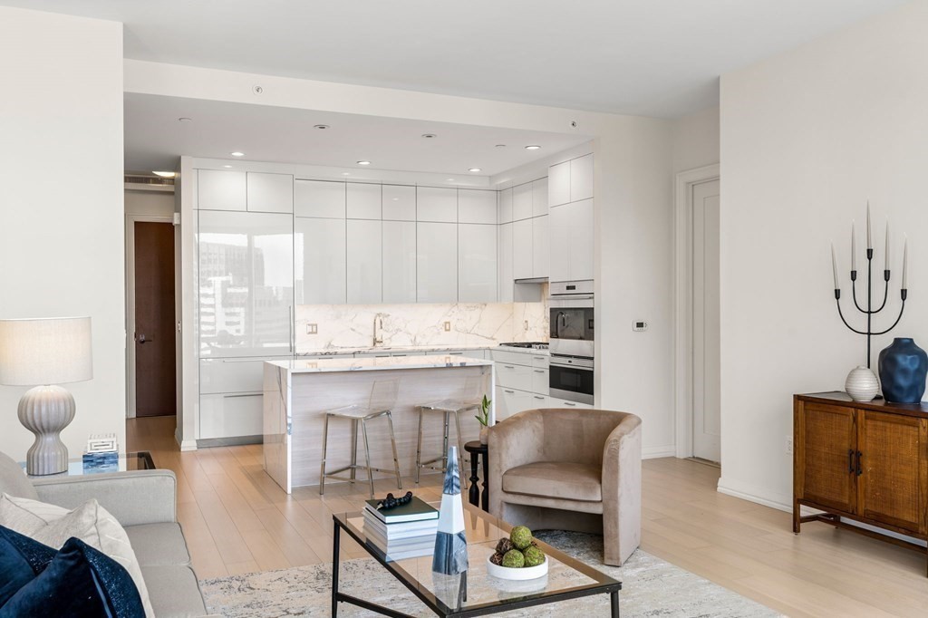 1 Franklin Street, Boston, Massachusetts 02110, 2 Bedrooms Bedrooms, 5 Rooms Rooms,2 BathroomsBathrooms,Condominium/co-op,For Sale,Franklin Street,73043719