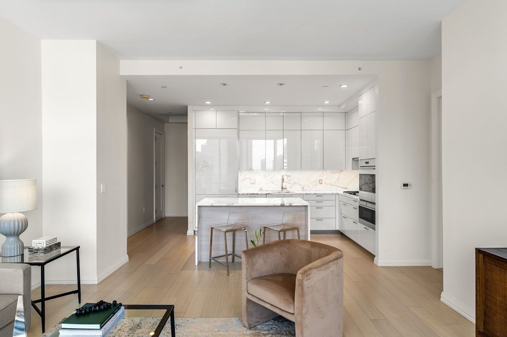 1 Franklin Street, Boston, Massachusetts 02110, 2 Bedrooms Bedrooms, 5 Rooms Rooms,2 BathroomsBathrooms,Condominium/co-op,For Sale,Franklin Street,73043719