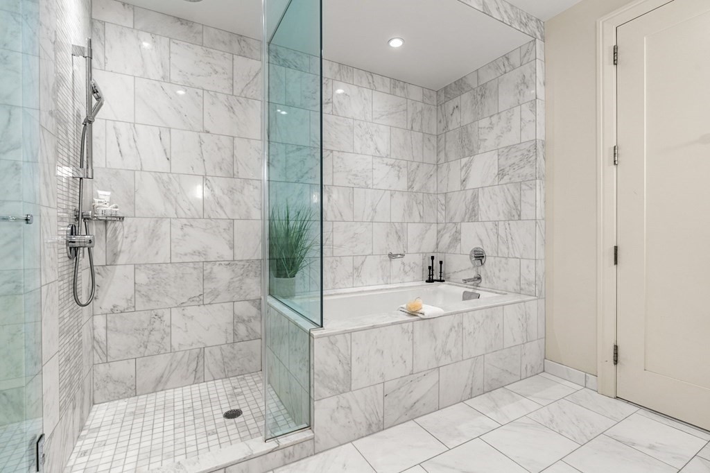 1 Franklin Street, Boston, Massachusetts 02110, 2 Bedrooms Bedrooms, 5 Rooms Rooms,2 BathroomsBathrooms,Condominium/co-op,For Sale,Franklin Street,73043719