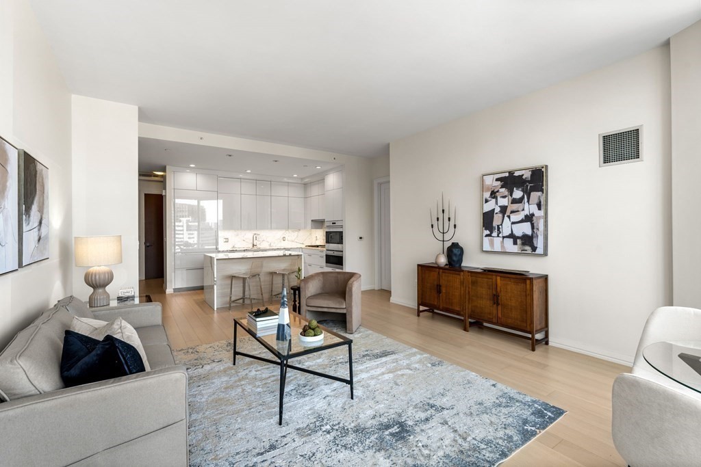 1 Franklin Street, Boston, Massachusetts 02110, 2 Bedrooms Bedrooms, 5 Rooms Rooms,2 BathroomsBathrooms,Condominium/co-op,For Sale,Franklin Street,73043719