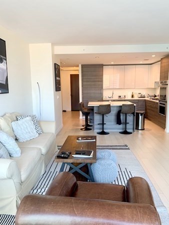 1 Franklin St, Boston, Massachusetts 02110, 2 Bedrooms Bedrooms, 4 Rooms Rooms,2 BathroomsBathrooms,Residential Rental,For Lease,Franklin St,73069407