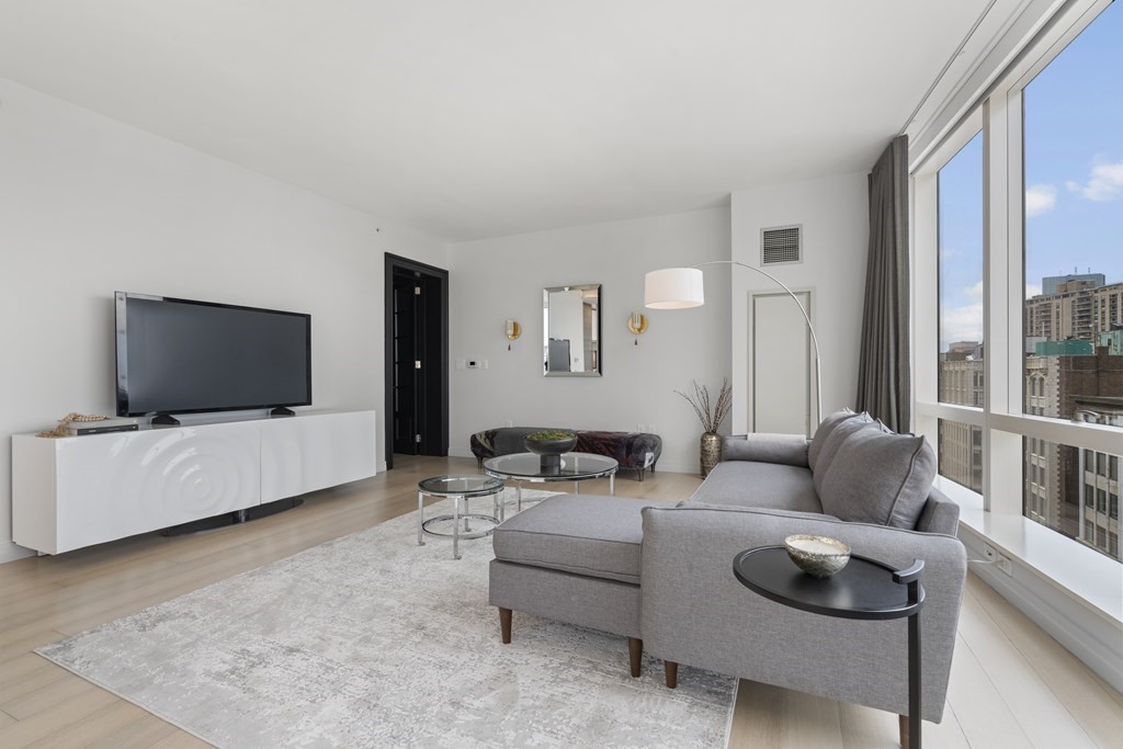 1 Franklin St, Boston, Massachusetts 02110, 2 Bedrooms Bedrooms, 4 Rooms Rooms,2 BathroomsBathrooms,Condominium/co-op,For Sale,Franklin St,73075517