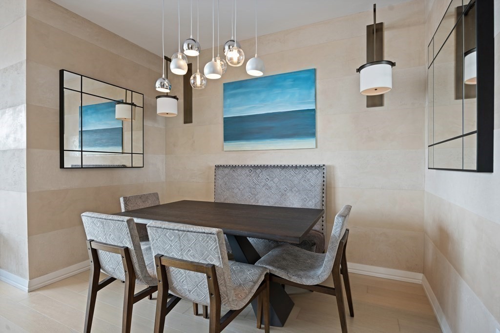 1 Franklin St, Boston, Massachusetts 02110, 3 Bedrooms Bedrooms, 6 Rooms Rooms,3 BathroomsBathrooms,Condominium/co-op,For Sale,Franklin St,73079928