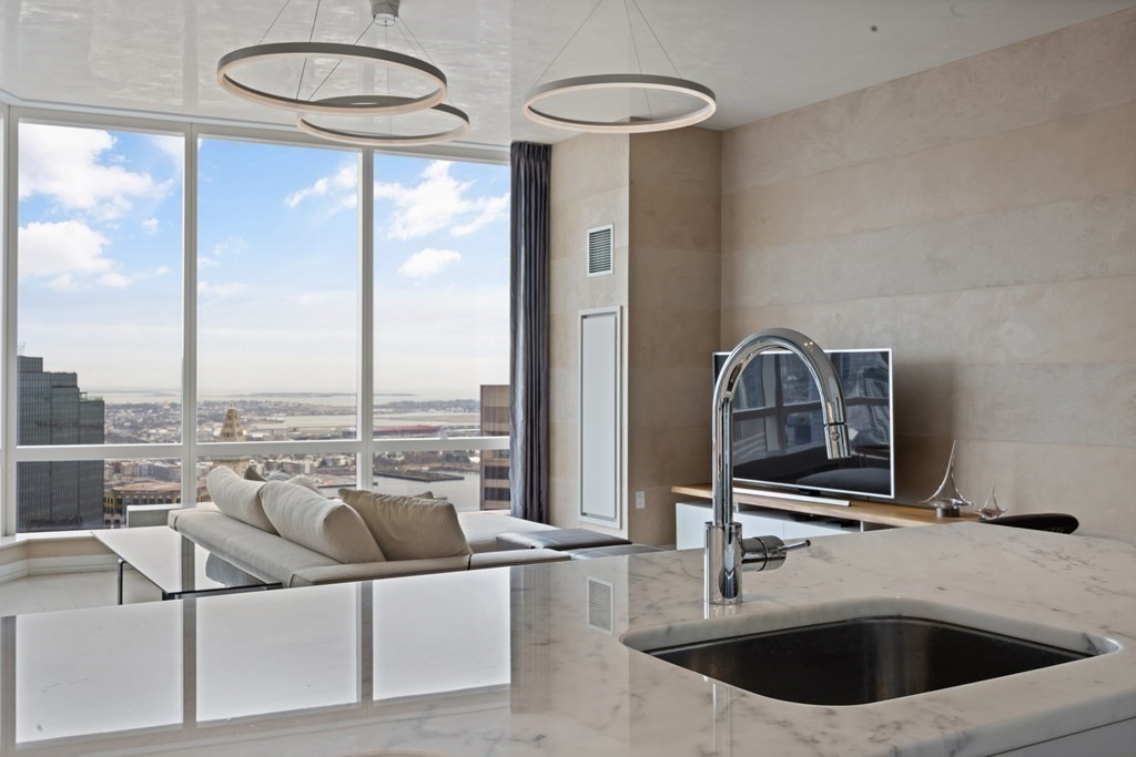 1 Franklin St, Boston, Massachusetts 02110, 3 Bedrooms Bedrooms, 6 Rooms Rooms,3 BathroomsBathrooms,Condominium/co-op,For Sale,Franklin St,73079928