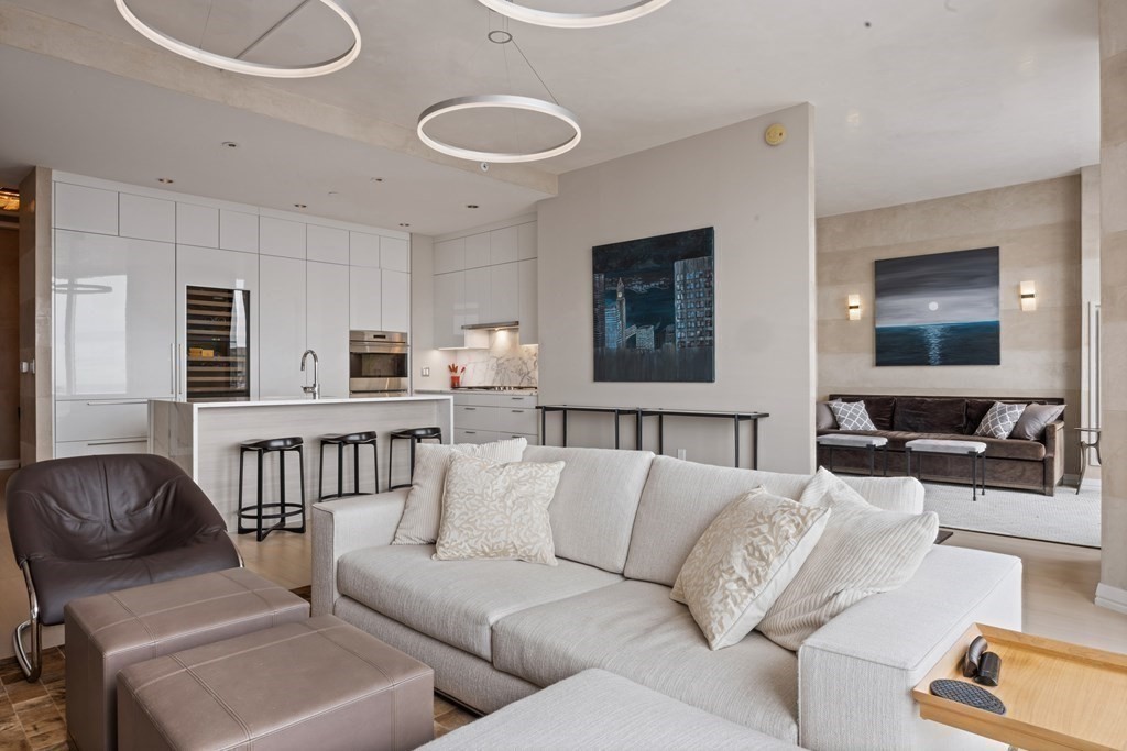 1 Franklin St, Boston, Massachusetts 02110, 3 Bedrooms Bedrooms, 6 Rooms Rooms,3 BathroomsBathrooms,Condominium/co-op,For Sale,Franklin St,73079928