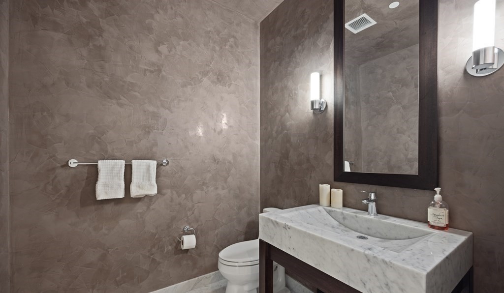 1 Franklin St, Boston, Massachusetts 02110, 3 Bedrooms Bedrooms, 6 Rooms Rooms,3 BathroomsBathrooms,Condominium/co-op,For Sale,Franklin St,73079928
