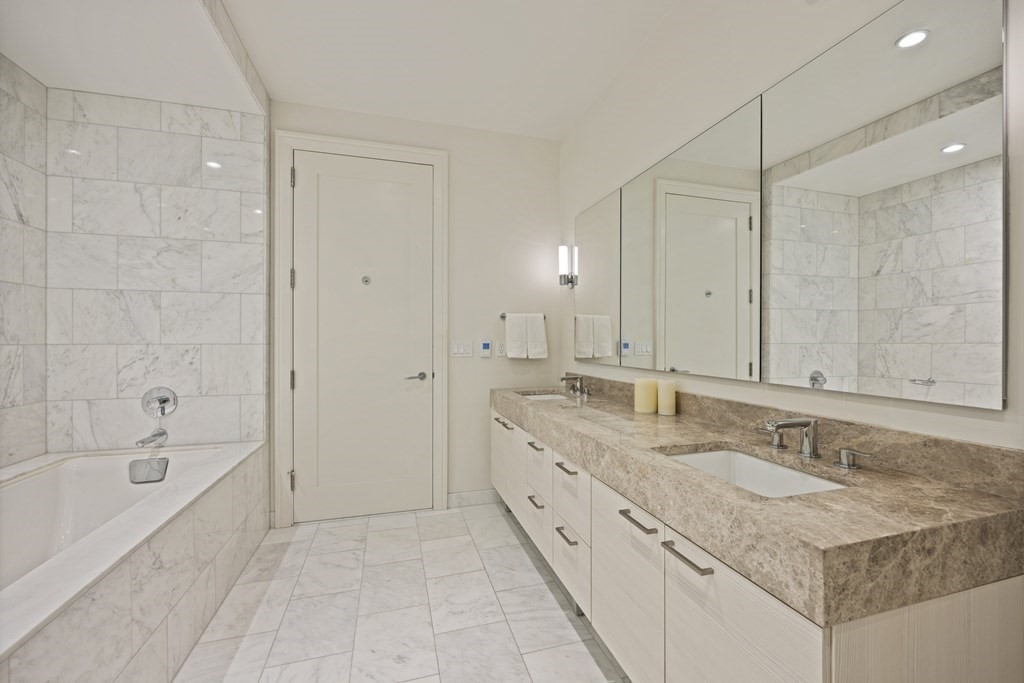 1 Franklin St, Boston, Massachusetts 02110, 3 Bedrooms Bedrooms, 6 Rooms Rooms,3 BathroomsBathrooms,Condominium/co-op,For Sale,Franklin St,73079928