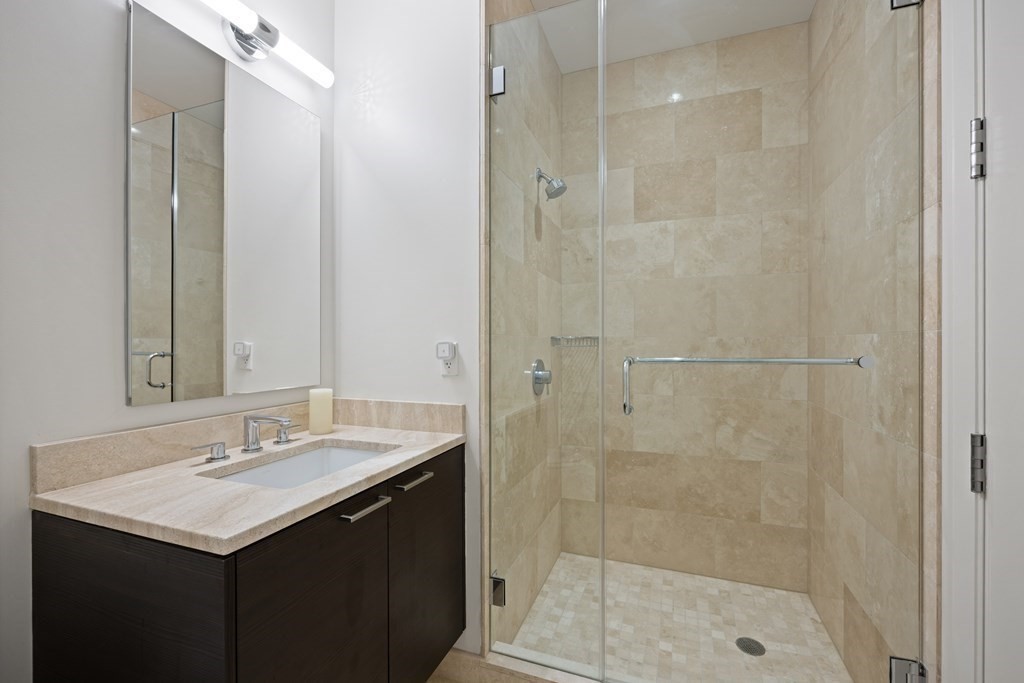 1 Franklin St, Boston, Massachusetts 02110, 3 Bedrooms Bedrooms, 6 Rooms Rooms,3 BathroomsBathrooms,Condominium/co-op,For Sale,Franklin St,73079928