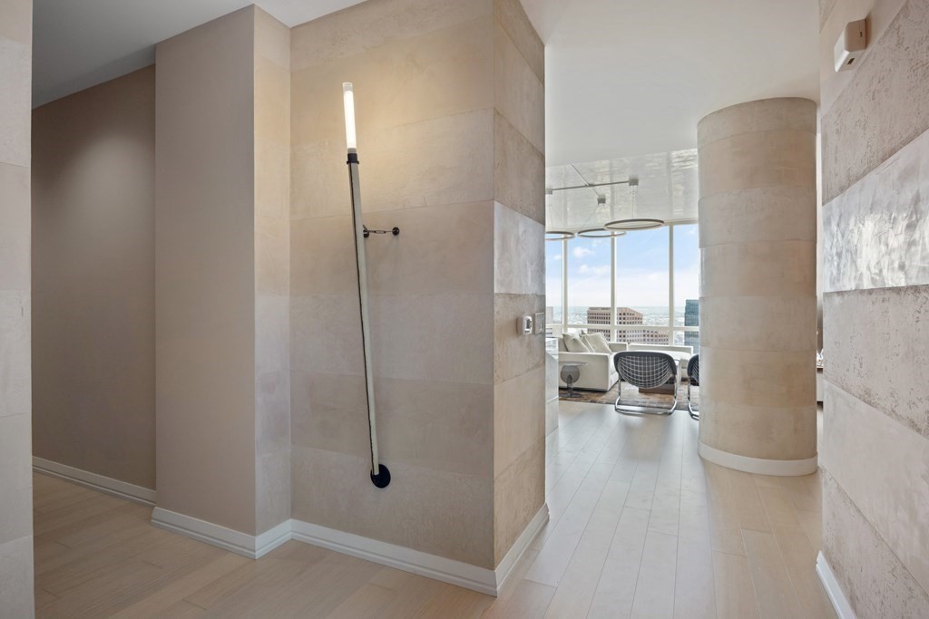 1 Franklin St, Boston, Massachusetts 02110, 3 Bedrooms Bedrooms, 6 Rooms Rooms,3 BathroomsBathrooms,Condominium/co-op,For Sale,Franklin St,73079928