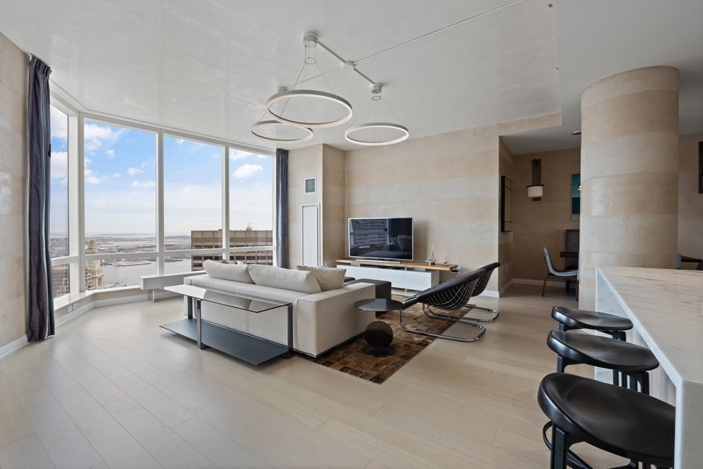 1 Franklin St, Boston, Massachusetts 02110, 3 Bedrooms Bedrooms, 6 Rooms Rooms,3 BathroomsBathrooms,Condominium/co-op,For Sale,Franklin St,73079928