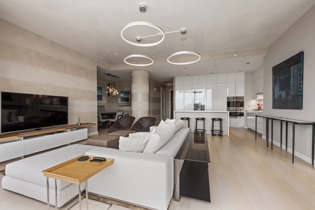 1 Franklin St, Boston, Massachusetts 02110, 3 Bedrooms Bedrooms, 6 Rooms Rooms,3 BathroomsBathrooms,Condominium/co-op,For Sale,Franklin St,73079928