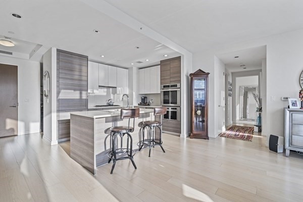 1 Franklin St, Boston, Massachusetts 02110, 2 Bedrooms Bedrooms, 5 Rooms Rooms,2 BathroomsBathrooms,Residential Rental,For Lease,Franklin St,73081557