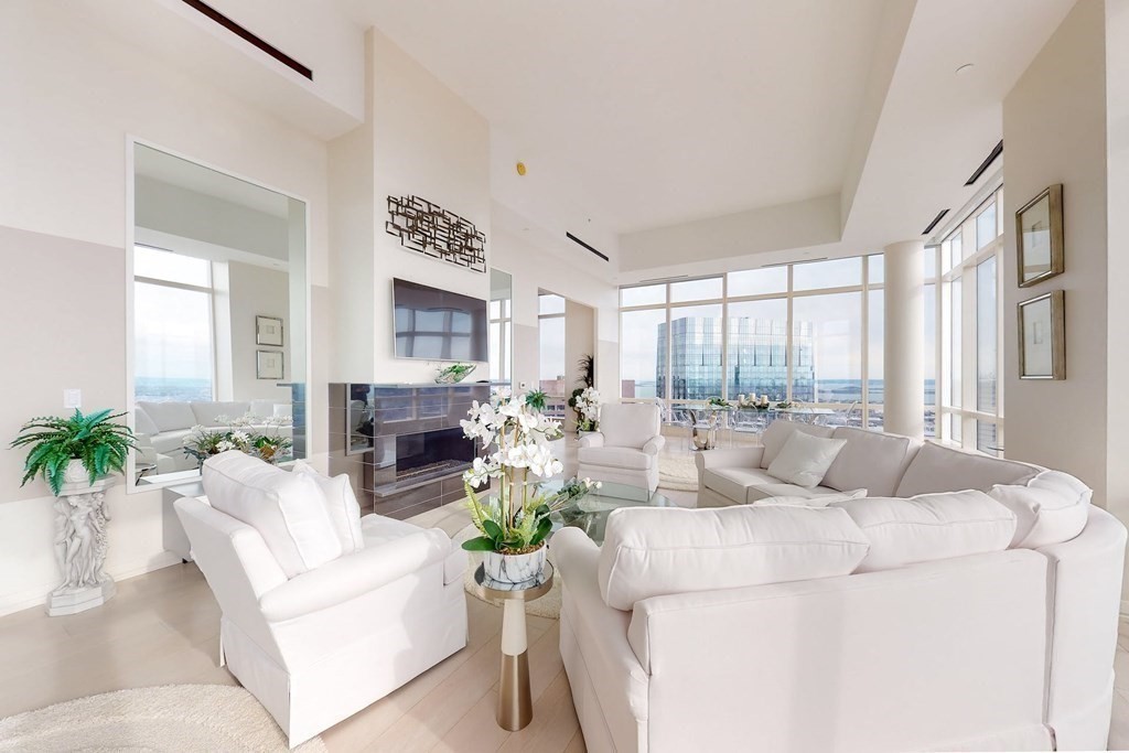 1 Franklin St, Boston, Massachusetts 02110, 3 Bedrooms Bedrooms, 6 Rooms Rooms,4 BathroomsBathrooms,Condominium/co-op,For Sale,Franklin St,73089141