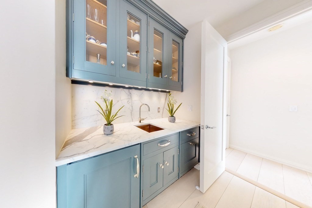 1 Franklin St, Boston, Massachusetts 02110, 3 Bedrooms Bedrooms, 6 Rooms Rooms,4 BathroomsBathrooms,Condominium/co-op,For Sale,Franklin St,73089141