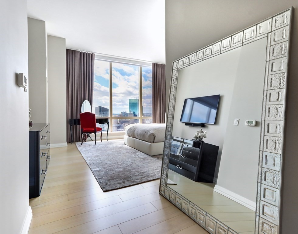 1 Franklin, Boston, Massachusetts 02110, 2 Bedrooms Bedrooms, 8 Rooms Rooms,2 BathroomsBathrooms,Condominium/co-op,For Sale,Franklin,73092476