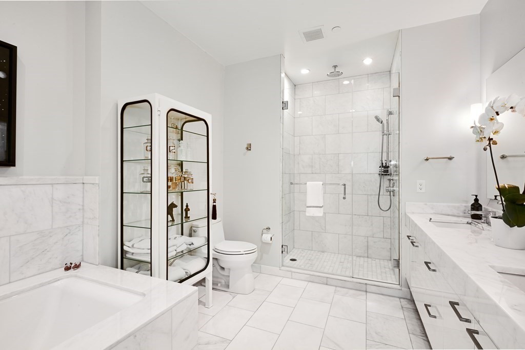 1 Franklin St, Boston, Massachusetts 02110, 3 Bedrooms Bedrooms, 5 Rooms Rooms,3 BathroomsBathrooms,Condominium/co-op,For Sale,Franklin St,73105965