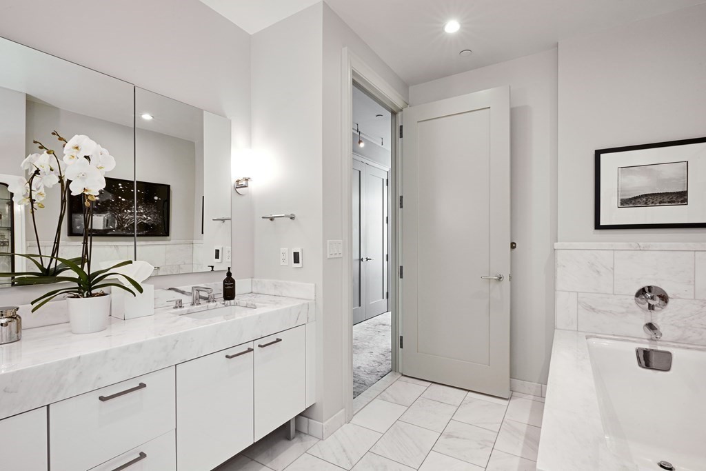 1 Franklin St, Boston, Massachusetts 02110, 3 Bedrooms Bedrooms, 5 Rooms Rooms,3 BathroomsBathrooms,Condominium/co-op,For Sale,Franklin St,73105965