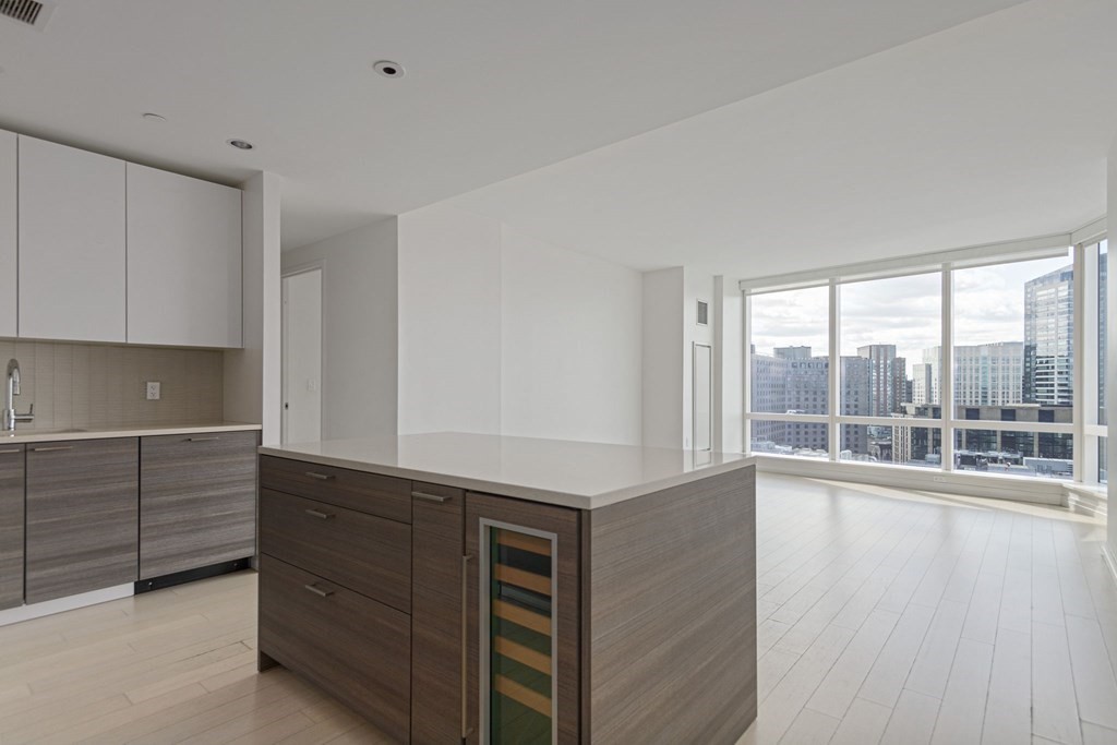 1 Franklin St, Boston, Massachusetts 02110, 1 Bedroom Bedrooms, 3 Rooms Rooms,1 BathroomBathrooms,Residential Rental,For Lease,Franklin St,73108536