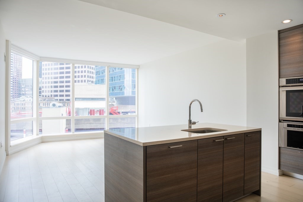 1 Franklin Street, Boston, Massachusetts 02110, 2 Bedrooms Bedrooms, 4 Rooms Rooms,2 BathroomsBathrooms,Residential Rental,For Lease,Franklin Street,73114217