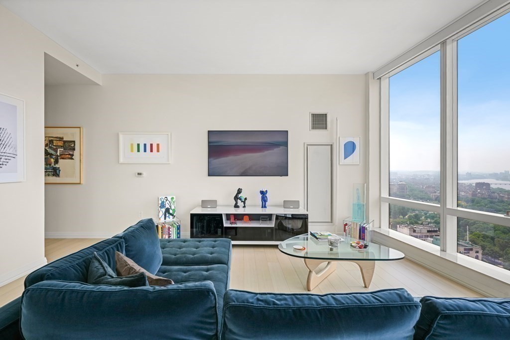 1 Franklin St, Boston, Massachusetts 02110, 3 Bedrooms Bedrooms, 8 Rooms Rooms,3 BathroomsBathrooms,Residential Rental,For Lease,Franklin St,73118967