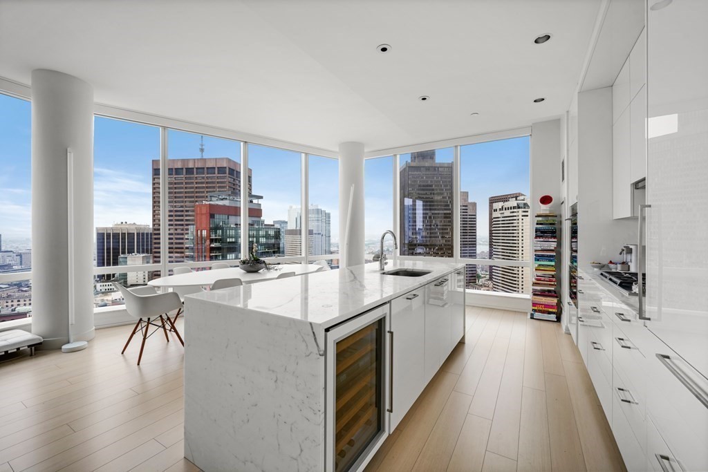1 Franklin St, Boston, Massachusetts 02110, 3 Bedrooms Bedrooms, 8 Rooms Rooms,3 BathroomsBathrooms,Residential Rental,For Lease,Franklin St,73118967