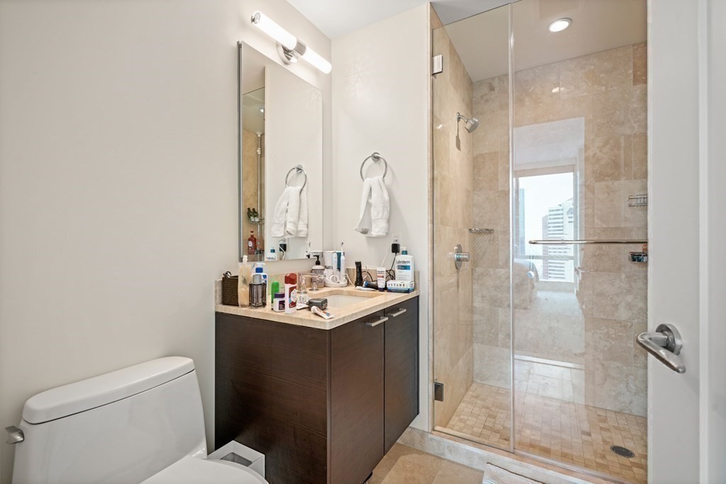 1 Franklin St, Boston, Massachusetts 02110, 3 Bedrooms Bedrooms, 8 Rooms Rooms,3 BathroomsBathrooms,Residential Rental,For Lease,Franklin St,73118967