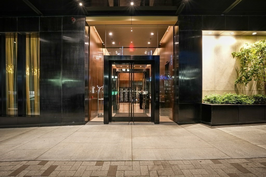 1 Franklin St, Boston, Massachusetts 02110, 3 Bedrooms Bedrooms, 8 Rooms Rooms,3 BathroomsBathrooms,Residential Rental,For Lease,Franklin St,73118967
