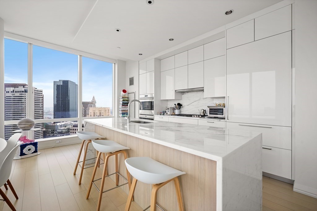1 Franklin St, Boston, Massachusetts 02110, 3 Bedrooms Bedrooms, 8 Rooms Rooms,3 BathroomsBathrooms,Residential Rental,For Lease,Franklin St,73118967
