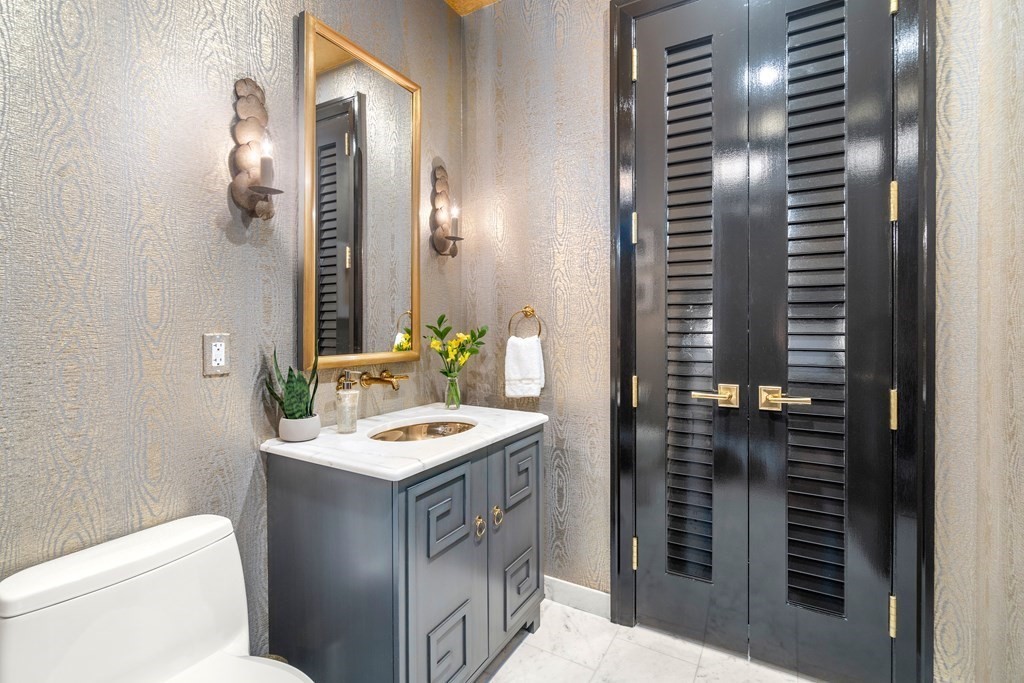 1 Franklin Street, Boston, Massachusetts 02110, 2 Bedrooms Bedrooms, 7 Rooms Rooms,2 BathroomsBathrooms,Condominium/co-op,For Sale,Franklin Street,73123713
