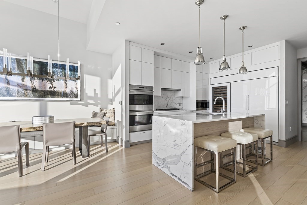 1 Franklin Street, Boston, Massachusetts 02110, 3 Bedrooms Bedrooms, 8 Rooms Rooms,4 BathroomsBathrooms,Condominium/co-op,For Sale,Franklin Street,73125571