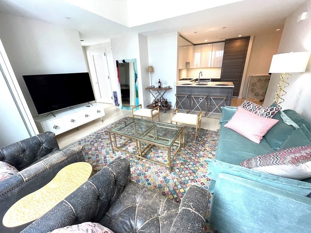 1 Franklin Street, Boston, Massachusetts 02111, 1 Bedroom Bedrooms, 2 Rooms Rooms,1 BathroomBathrooms,Residential Rental,For Lease,Franklin Street,73130924