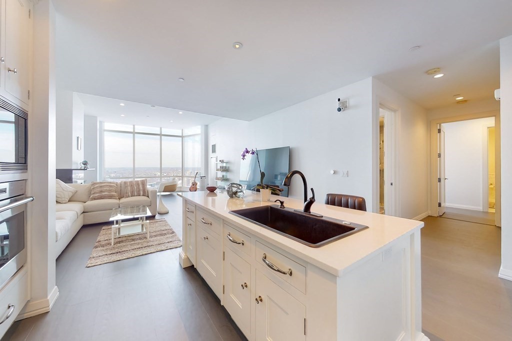 1 Franklin St, Boston, Massachusetts 02110, 2 Bedrooms Bedrooms, 5 Rooms Rooms,2 BathroomsBathrooms,Residential Rental,For Lease,Franklin St,73130926