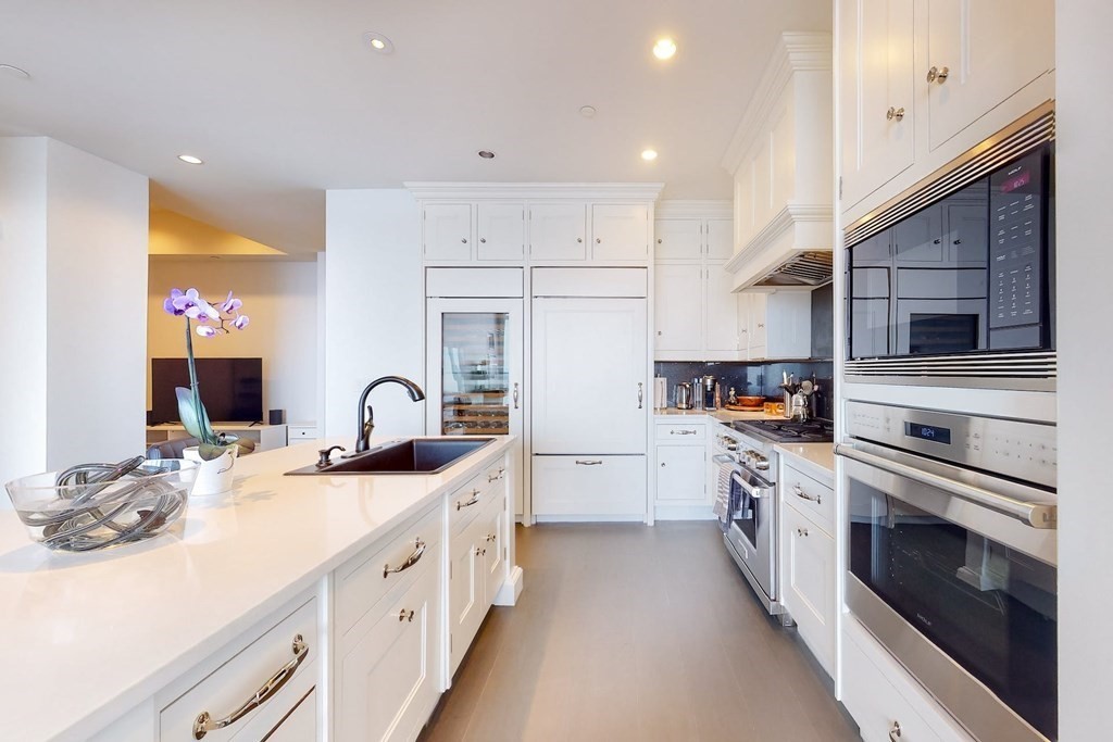 1 Franklin St, Boston, Massachusetts 02110, 2 Bedrooms Bedrooms, 5 Rooms Rooms,2 BathroomsBathrooms,Residential Rental,For Lease,Franklin St,73130926