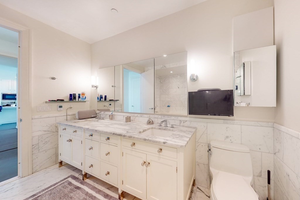 1 Franklin St, Boston, Massachusetts 02110, 2 Bedrooms Bedrooms, 5 Rooms Rooms,2 BathroomsBathrooms,Residential Rental,For Lease,Franklin St,73130926
