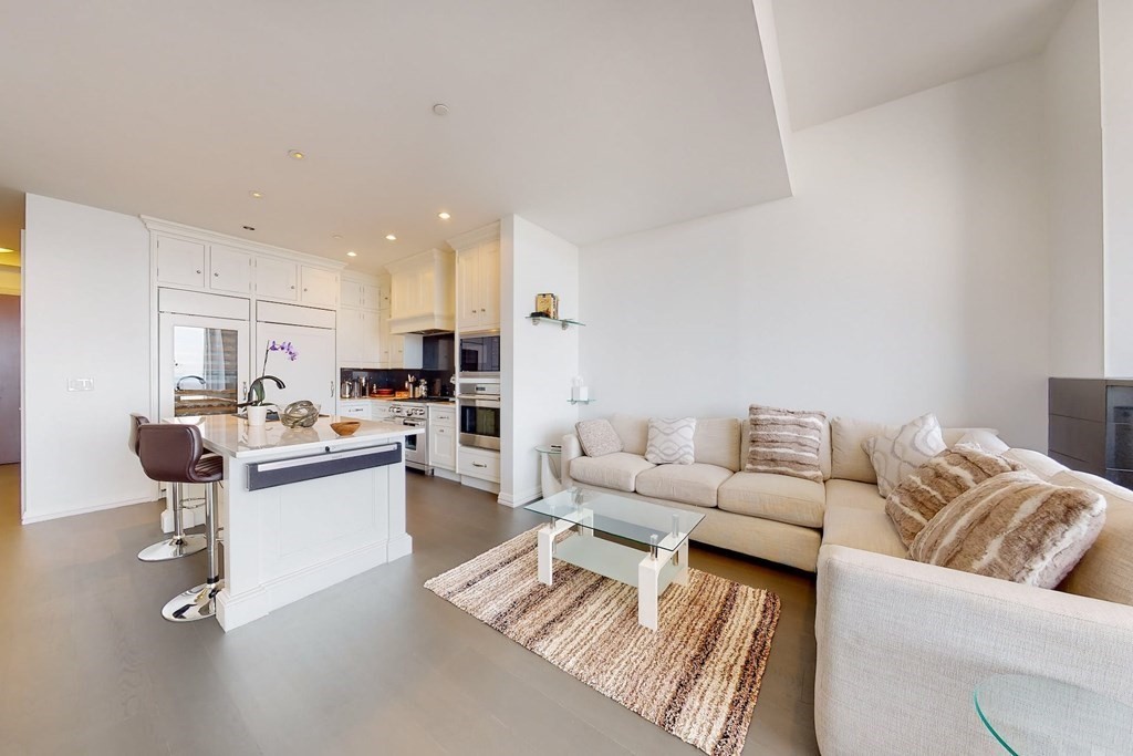 1 Franklin St, Boston, Massachusetts 02110, 2 Bedrooms Bedrooms, 5 Rooms Rooms,2 BathroomsBathrooms,Residential Rental,For Lease,Franklin St,73130926