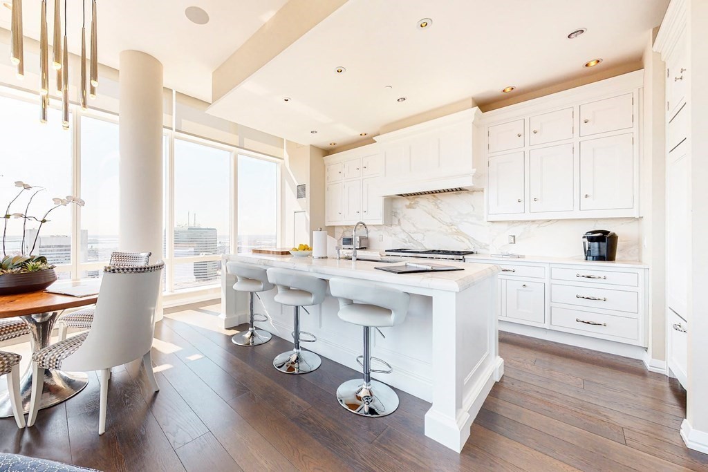 1 Franklin St, Boston, Massachusetts 02110, 3 Bedrooms Bedrooms, 5 Rooms Rooms,3 BathroomsBathrooms,Condominium/co-op,For Sale,Franklin St,73137719