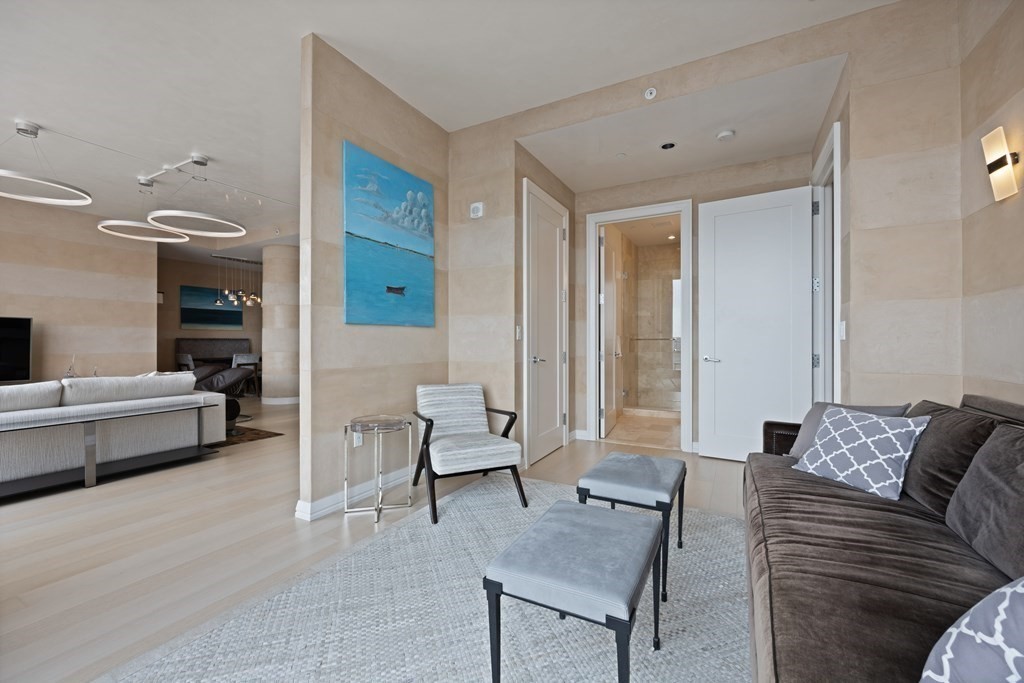 1 Franklin St, Boston, Massachusetts 02110, 3 Bedrooms Bedrooms, 6 Rooms Rooms,3 BathroomsBathrooms,Residential Rental,For Lease,Franklin St,73144915