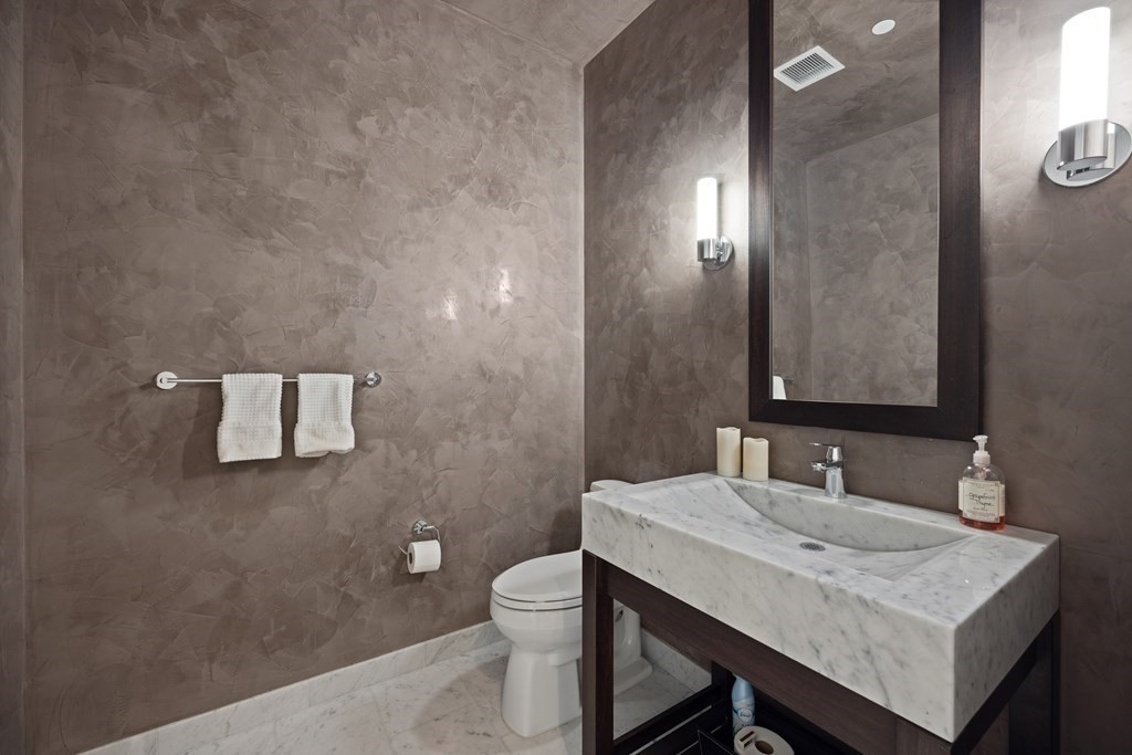 1 Franklin St, Boston, Massachusetts 02110, 3 Bedrooms Bedrooms, 6 Rooms Rooms,3 BathroomsBathrooms,Residential Rental,For Lease,Franklin St,73144915