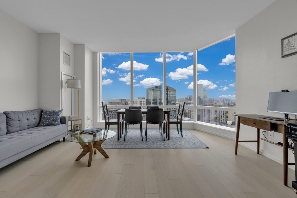 1 Franklin St, Boston, Massachusetts 02110, 2 Bedrooms Bedrooms, 5 Rooms Rooms,2 BathroomsBathrooms,Residential Rental,For Lease,Franklin St,73146511