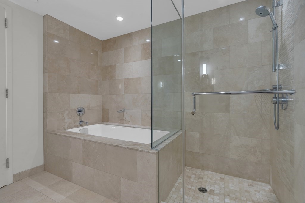 1 Franklin St, Boston, Massachusetts 02110, 2 Bedrooms Bedrooms, 5 Rooms Rooms,2 BathroomsBathrooms,Residential Rental,For Lease,Franklin St,73146511